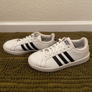 Classic Black & White Adidas🌿